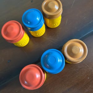 Vintage Kodak Film Canister Trio Colorful Photography Decor 35mm vintage metal canisters zdjęcie 5