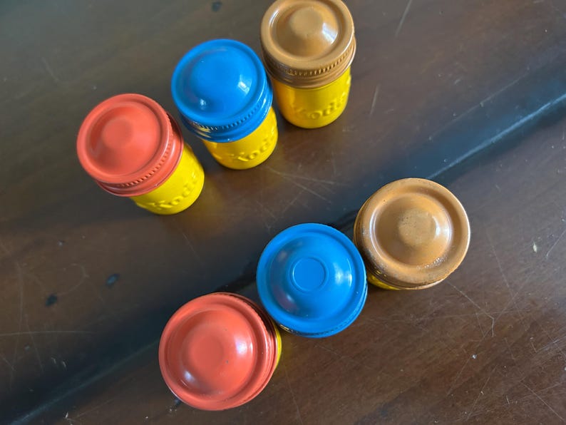 Vintage Kodak Film Canister Trio Colorful Photography Decor 35mm vintage metal canisters zdjęcie 5