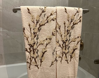 Vintage Pair of Bath Towels with Pussy Willow Decoration by The Bibb Company, 100 cotton