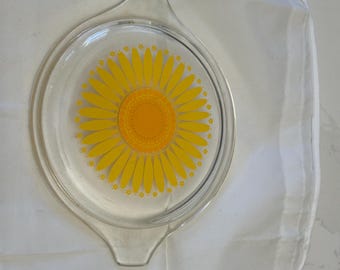 Pyrex Yellow Casserole Bowl with Daisy Sunflower Lid by Pyrex #470C