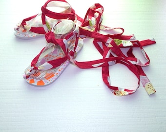 Gladiator sandals with cotton straps tropical flowers and Memphis print tie up flip flops Small