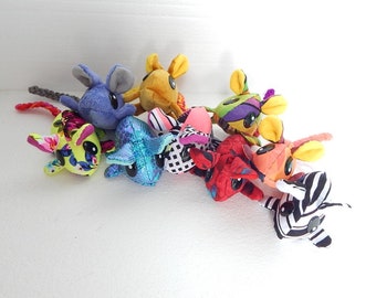 Recicla ratones de peluche. Muñecas de arte de ropa vintage y reutilizada.