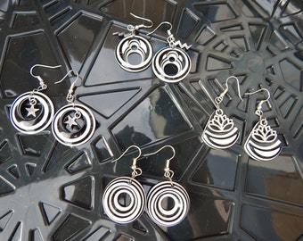 Estilo Mod, pendientes gruesos de rayas en blanco y negro