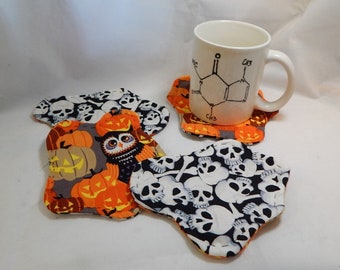 Halloween fabric coasters, reversible cotton hand-quilted set of four, pumpkins, retro owls and skulls. Splat shaped!