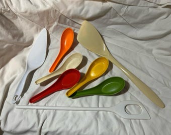 Collection of melamine utensils + Hutzler Rosti design melamine item #631