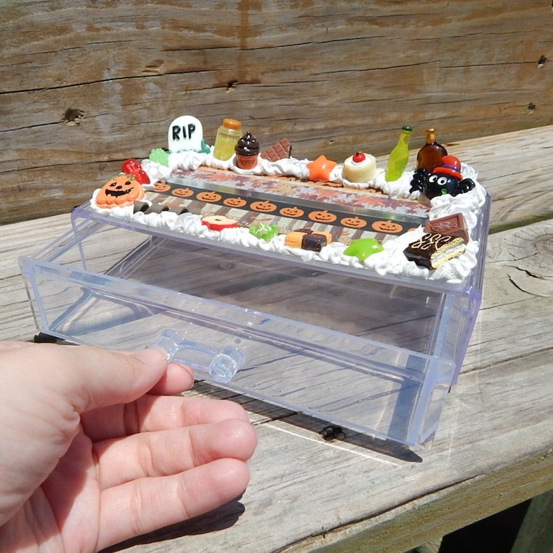 Cute Halloween decoden trinket box.