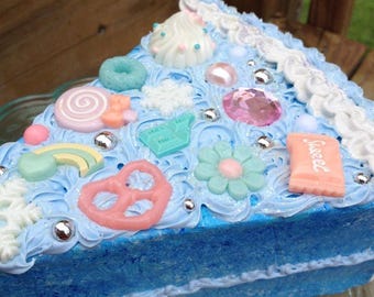 Blue Velvet dummy cake slice, a weighted decoden sculpture.