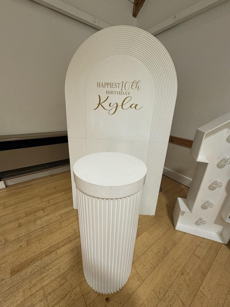 Rippled Backdrop & Cakestand Hire - Etsy UK