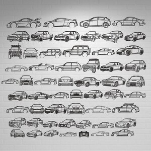 Könnte beinhalten: Schwarz-Weiß-Strichzeichnung verschiedener Automodelle. Das Bild zeigt ein Raster verschiedener Autotypen, darunter Limousinen, SUVs, Pick-ups und Sportwagen, alle in einem einfachen, umrissenen Stil gezeichnet. Die Autos sind auf einer weißen Backsteinmauer angeordnet.
