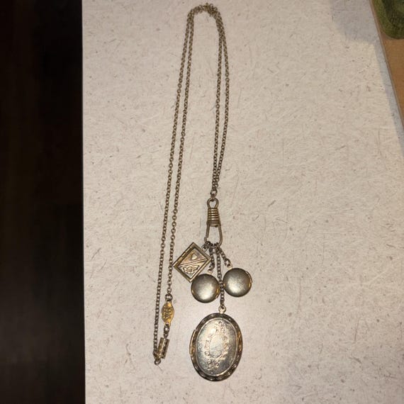 Vtg 1928 Book Locket, Oval Lockett Necklace Gold Tone Heart Victorian Style