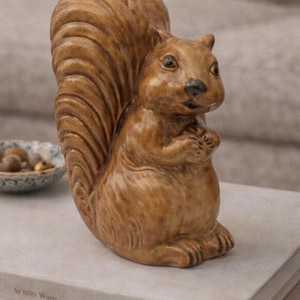 Vintage Ceramic Squirrel Planter – Brown Woodland Animal Decor – Mid-Century Style