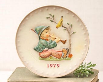 1979 M.J. Hummel Collector Plate • Goebel Bas Relief, With Box