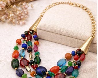 Collar vintage de cuentas multicolor con cadena dorada / Joyería bohemia ecléctica y gruesa