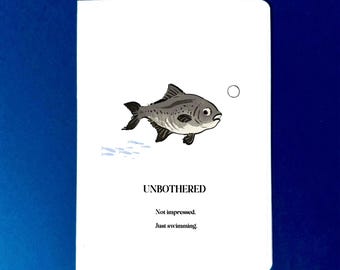 Tarjeta de "Pez despreocupado", "No impresionado", divertida tarjeta de felicitación para cualquier ocasión, ilustración minimalista, interior en blanco.