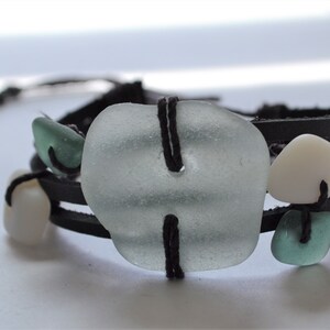 Leather Bracelet Greek and California Sea Glass Beads with Adjustable Tie afbeelding 3