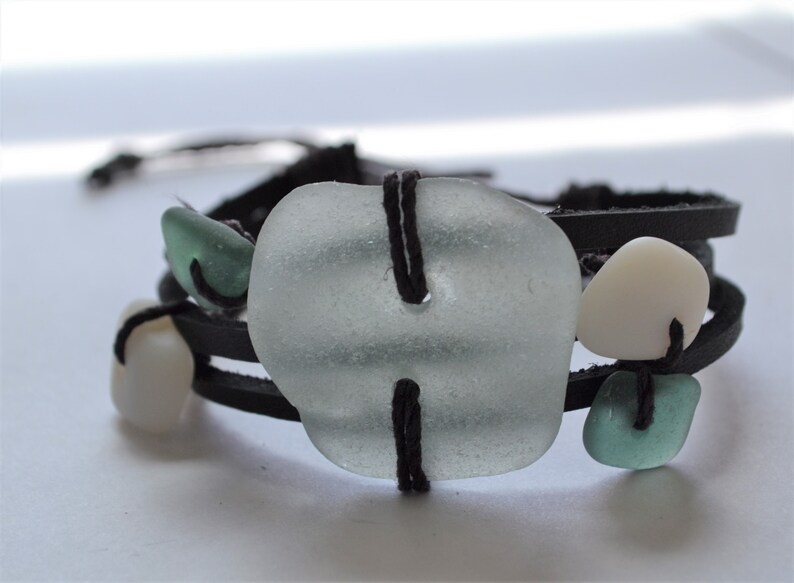 Leather Bracelet Greek and California Sea Glass Beads with Adjustable Tie afbeelding 3