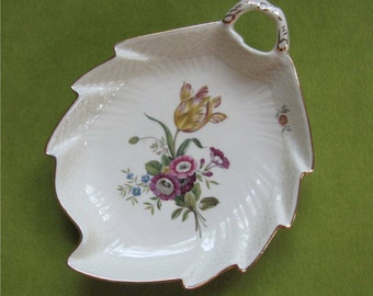 Vintage Royal Copenhagen 910 Leaf Pickle Dish