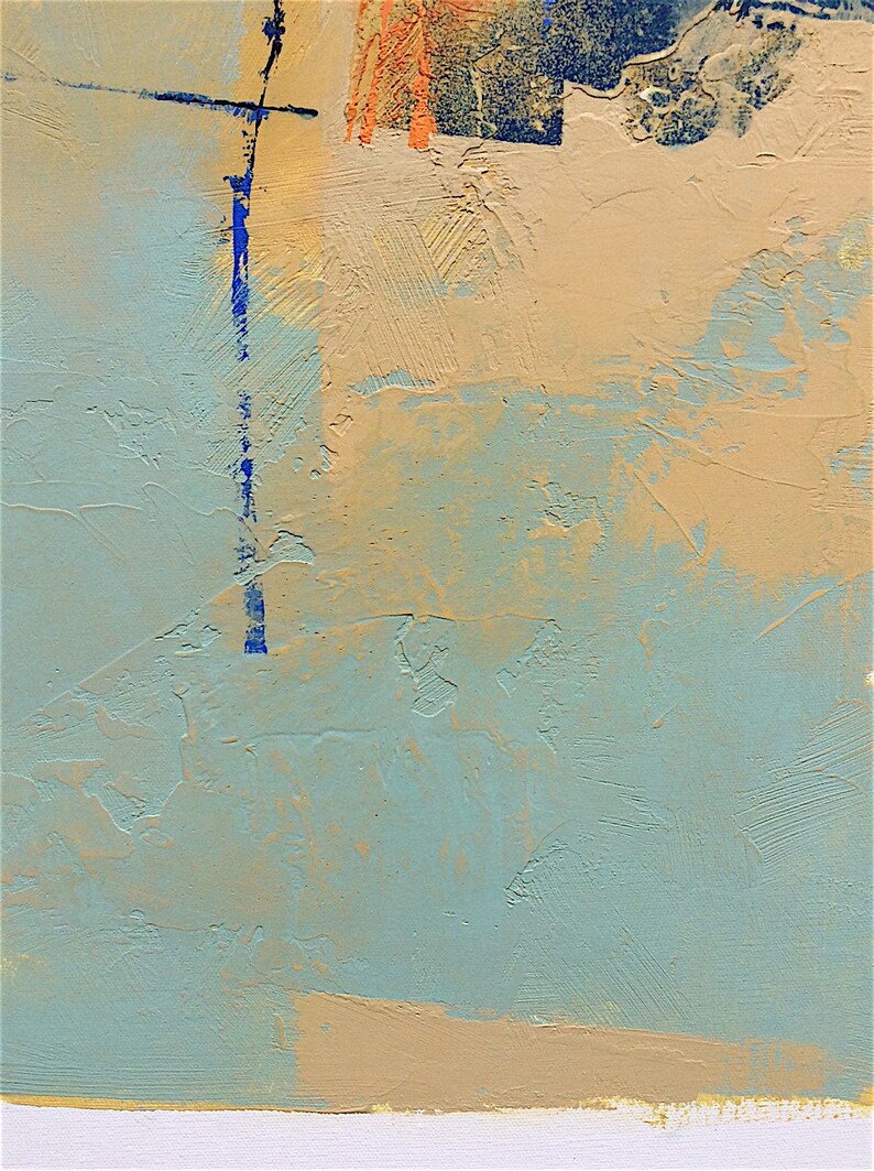 K&ouml;nnte beinhalten: Abstrakte Malerei mit strukturierter Oberfl&auml;che. Das Kunstwerk zeigt eine Palette ged&auml;mpfter Farben, darunter Hellblau, Beige und Marineblau. Vertikale und horizontale Linien in Blau und Orange setzen Kontraste. Das Gem&auml;lde hat eine moderne &Auml;sthetik.