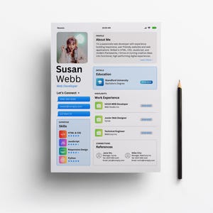 Könnte beinhalten: Ein Lebenslauf einer Webentwicklerin auf weißem Hintergrund. Er zeigt den Namen "Susan Webb", ihre Fähigkeiten, Berufserfahrung und Kontaktdaten. Ein Bleistift liegt daneben.