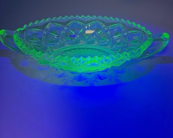 Vintage Uranium Vaseline Groen Glazen Luierbakje met Handvat en Diamantvormige Rand