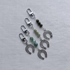 Llavero de herradura de la suerte, dije para bolso con cuentas verdes, llavero del Día de San Patricio