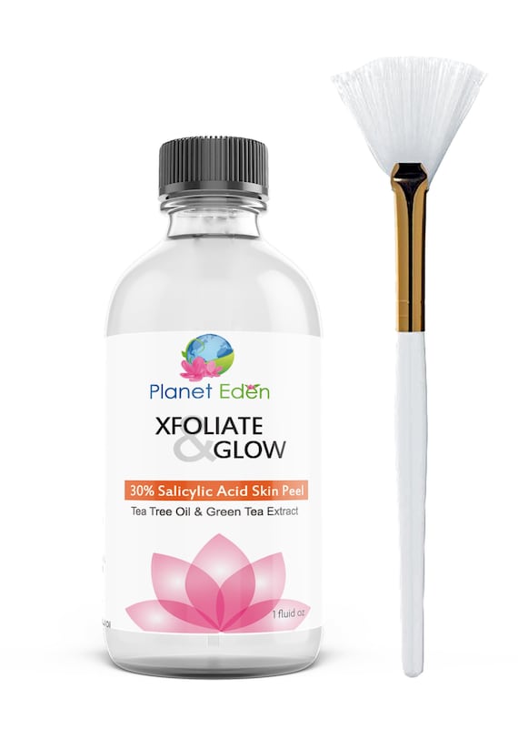 Salicylic Acid Peel with Lactic Acid, Green Tea Extract and Tea Tree Oil and Fan Brush