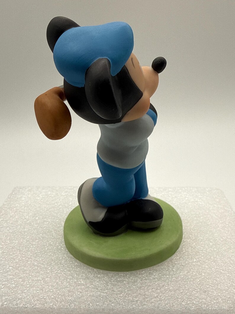 Walt Disney Mickey Mouse Golfer porcelain figurine. 1990s 画像 2
