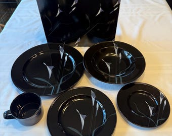 Mikasa Galleria Opus Black, Calla Lilly 5 piece Dinnerware Set, plus placemat. Vintage 1987