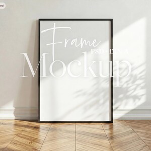 Mockup PSD per poster con cornice nera / Verticale / Modello per parete inclinata per Photoshop / DIN A