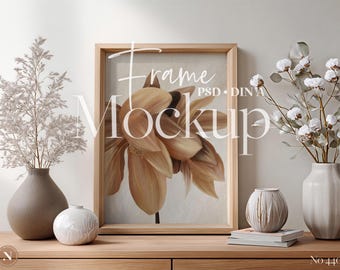 Maqueta de marco vertical PSD / Relación DIN A / Escena bohemia acogedora neutra