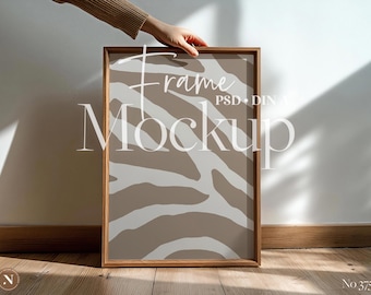 Maqueta de marco para póster / Proporción DIN A / Interior minimalista de pared blanca (PSD)