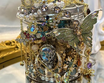 Fantasy Realms Mystery Schmuckglas: Kuratierte Vintage Halskette Ohrringe Ring Armband Set