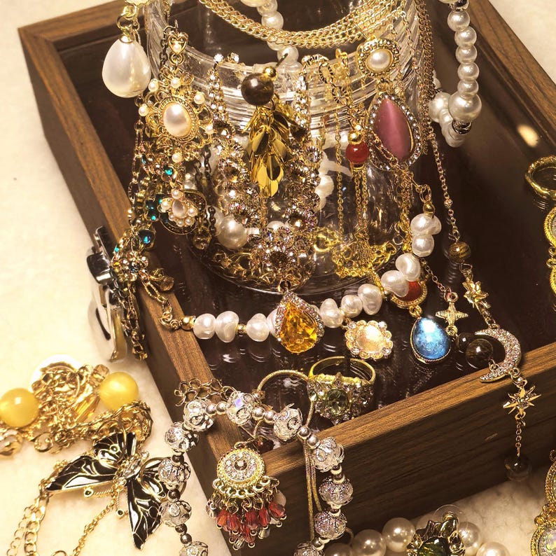 Victoriaanse vintage mysterieuze sieradenpot: samengestelde gouden ketting, oorbellen, ring-armbandenset afbeelding 2