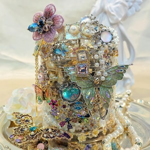 Pote de Joias Misterioso dos Reinos Fantásticos: Conjunto Selecionado de Colar, Brincos, Anel e Pulseira com Peças Vintage.