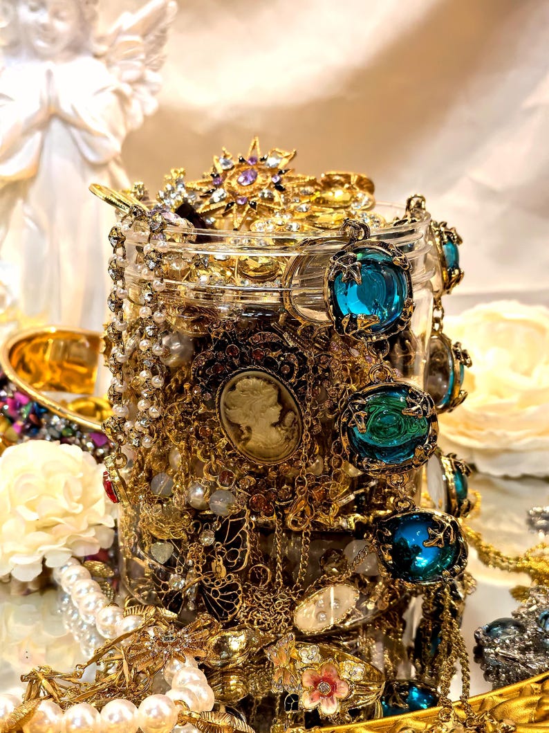 Victoriaanse vintage mysterieuze sieradenpot: samengestelde gouden ketting, oorbellen, ring-armbandenset afbeelding 1
