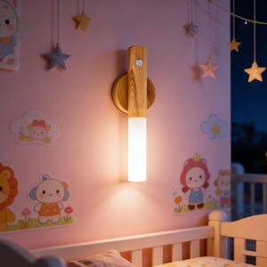 Veilleuse LED en bois clair rechargeable avec détecteur de mouvement pour placard, escalier, salle de bain, applique murale sans fil