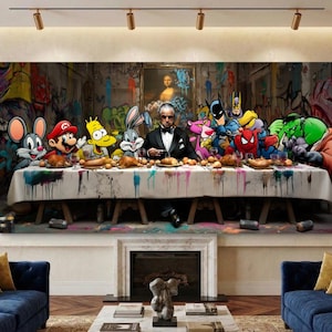 Può includere: Una grande stampa su tela che parodia L'Ultima Cena. La figura centrale è un uomo in smoking, circondato da personaggi dei cartoni animati come Mario, Bugs Bunny e Hulk. Lo sfondo presenta graffiti e un dipinto della Gioconda.
