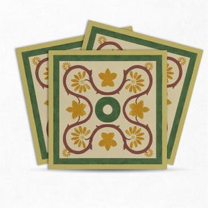 Könnte beinhalten: Drei quadratische Fliesen mit floralem Design. Jede Fliese hat einen cremefarbenen Hintergrund mit einem grünen Rand und ein zentrales Design aus gelben Blumen, braunen Ranken und einem grünen Kreis.