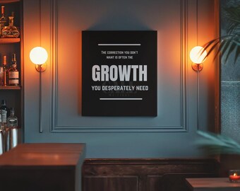 Motywująca sztuka ścienna do wzrostu. Korekta, której nie chcesz, to wzrost, którego potrzebujesz. Pobierz cyfrowo. Wydrukuj sztukę z cytatem dla mężczyzn.