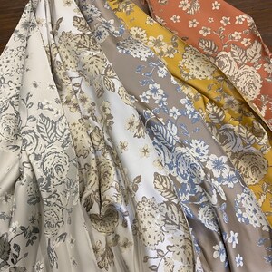 Tende floreali color arancio bruciato, tende di lusso in jacquard di raso, tende su misura per finestre, eleganti immagine 10