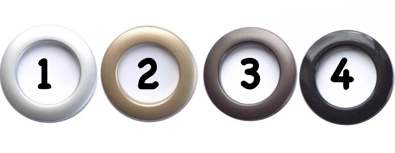 Pu&ograve; includere: Quattro occhielli rotondi per tende in argento, oro, grigio e nero. Ogni occhiello ha un centro bianco con un numero nero: 1, 2, 3 e 4. Gli occhielli sono progettati per tende.