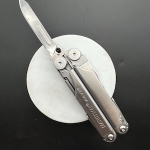 Adaptador de bisturí Leatherman WAVE/SIGNAL/ChargeTTI - Compatible con la mayoría de cuchillas desechables (sin resorte)