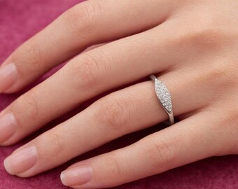 Marquise Leaf Diamond Ring, Minimal Gold & Silver Ring, Pavé Diamond Band, Dainty Wedding Ring, Elegant Gift for Her
