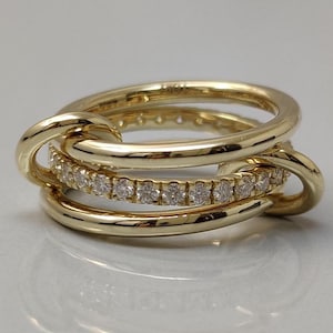 Anel de Ouro 14K e 18K com Múltiplos Elos e Diamantes – Joia Moderna com Alianças Entrelaçadas
