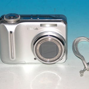 Appareil photo numérique Kodak EasyShare C875 8,0 MP n° 9325 (2 piles AA)