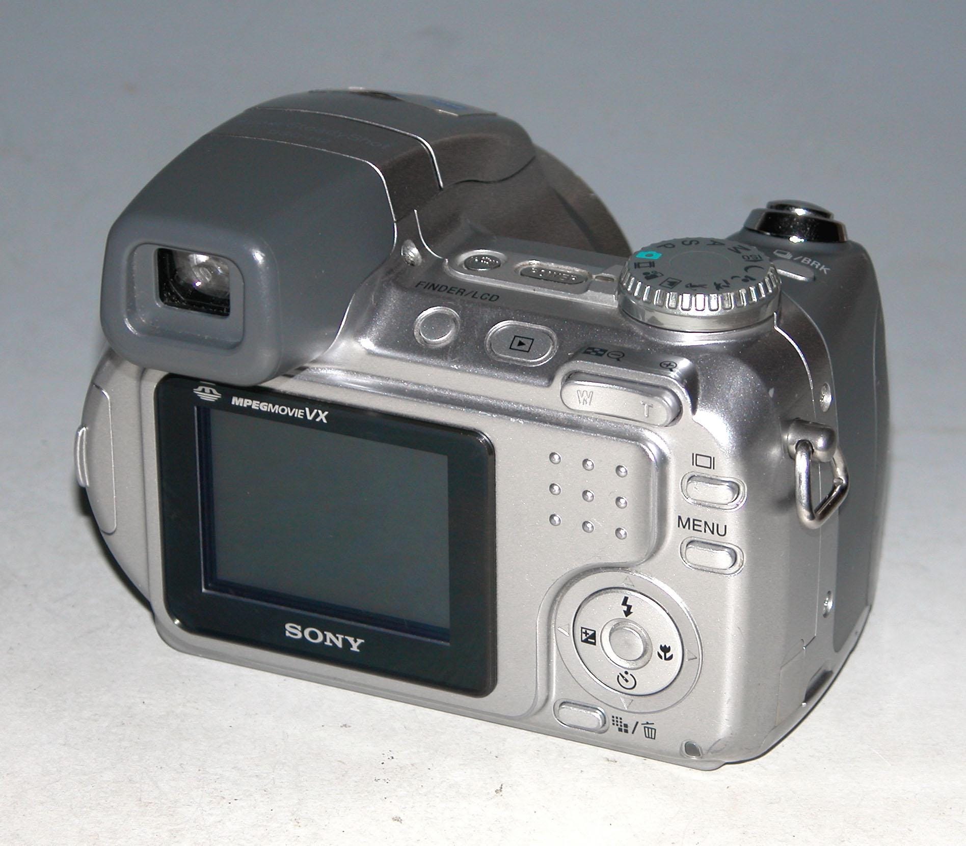Sony Cyber-shot DSC-H2 6.0MP Digital Camera - Silver (takes 2 AA