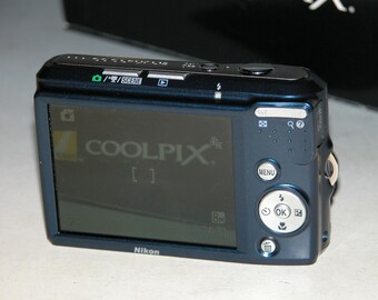 ニコン COOLPIX L18 8MP デジタルカメラ - ブルー #3621 (単3電池2本
