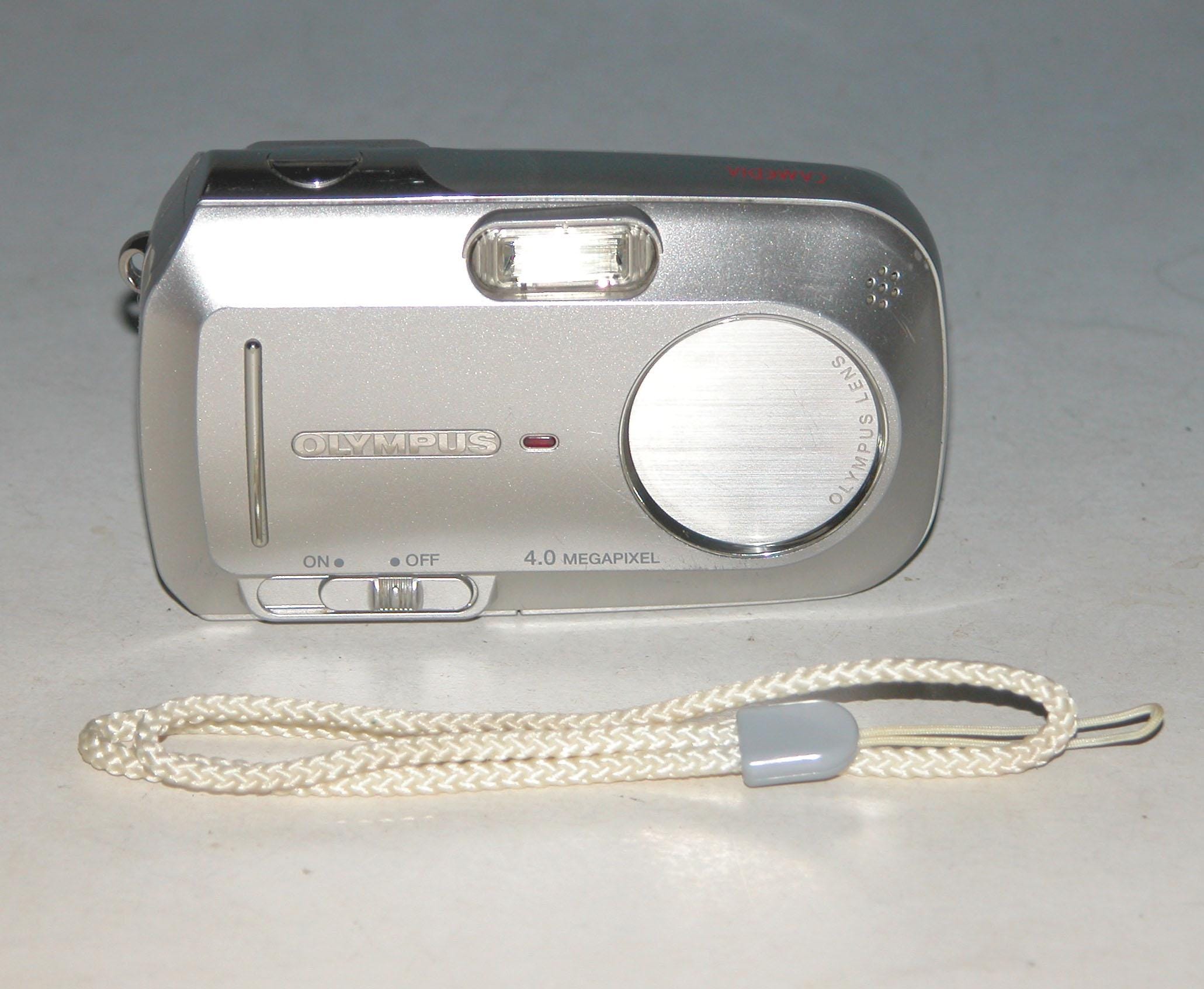 Olympus CAMEDIA D-590 Zoom 4.0MP Digital Camera - New Battery