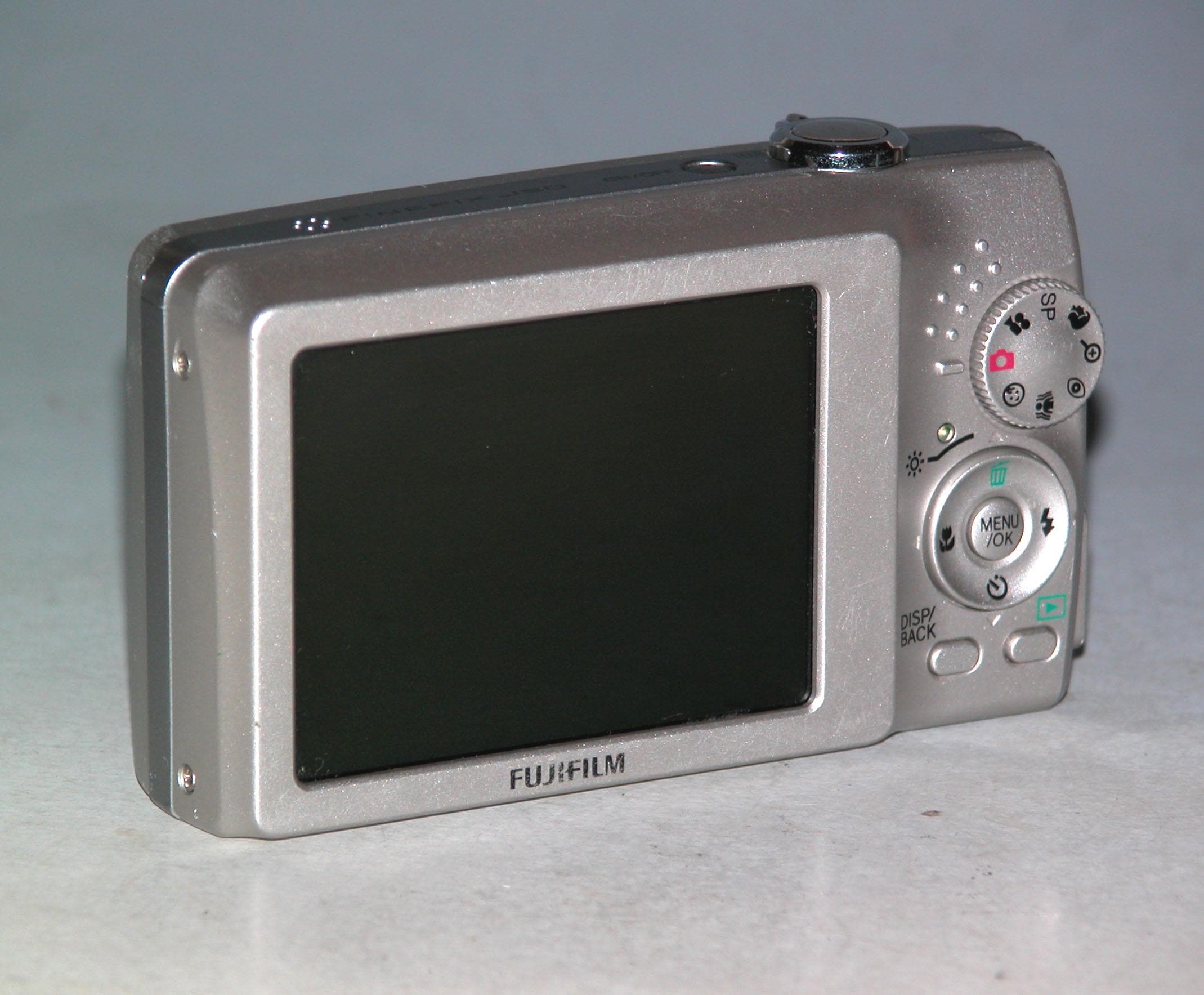 富士フイルム FinePix J50 8.2MP デジタルカメラ - シルバー #0047