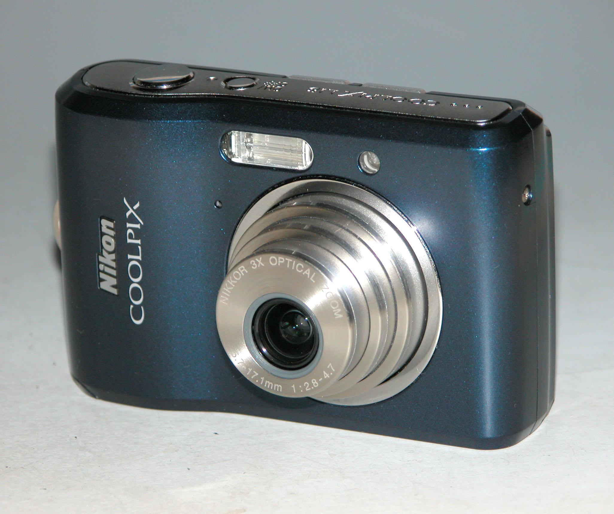 ニコン COOLPIX L18 8MP デジタルカメラ - ブルー #3621 (単3電池2本